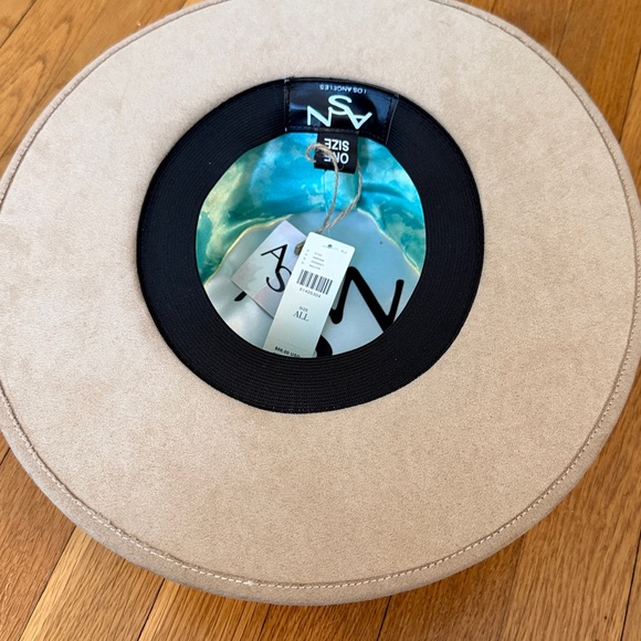 Stylish Gray Suede Hat - Picture 3 of 3